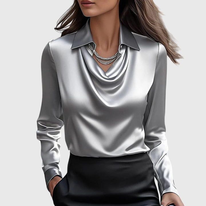 Sylvia™ – Blouse med luksuriøs glans og plissékrage