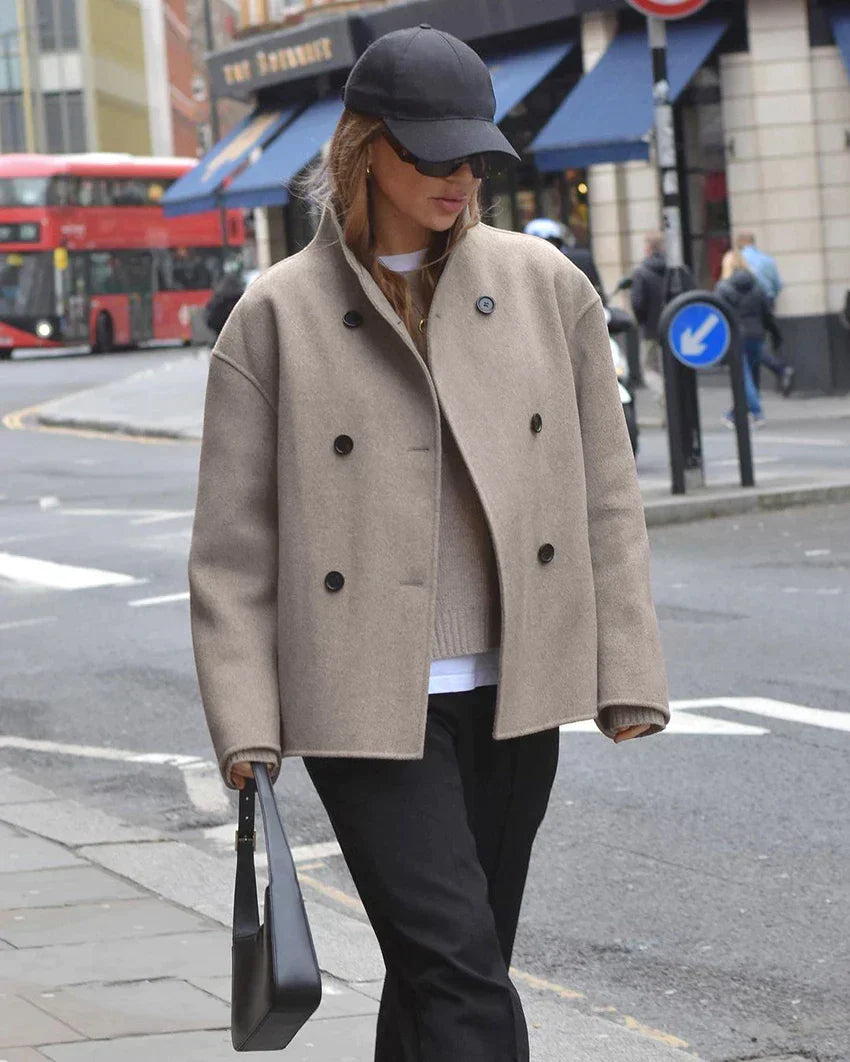 Louisa – Klassisk oversized jakke med dobbelt knappelukking